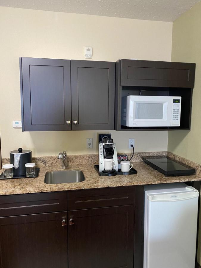 Best Western Plus Red Deer Inn & Suite Bagian luar foto
