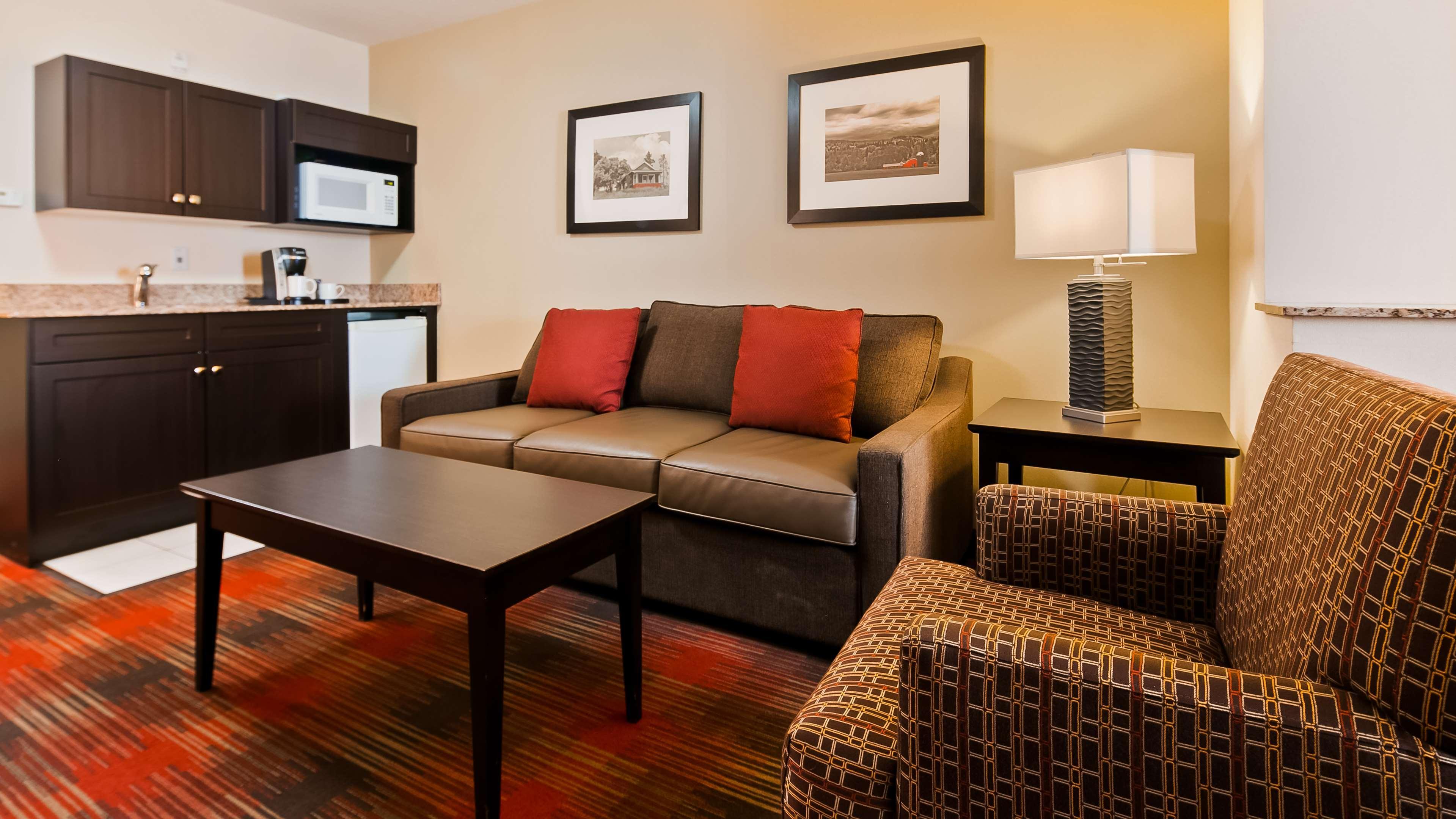 Best Western Plus Red Deer Inn & Suite Bagian luar foto