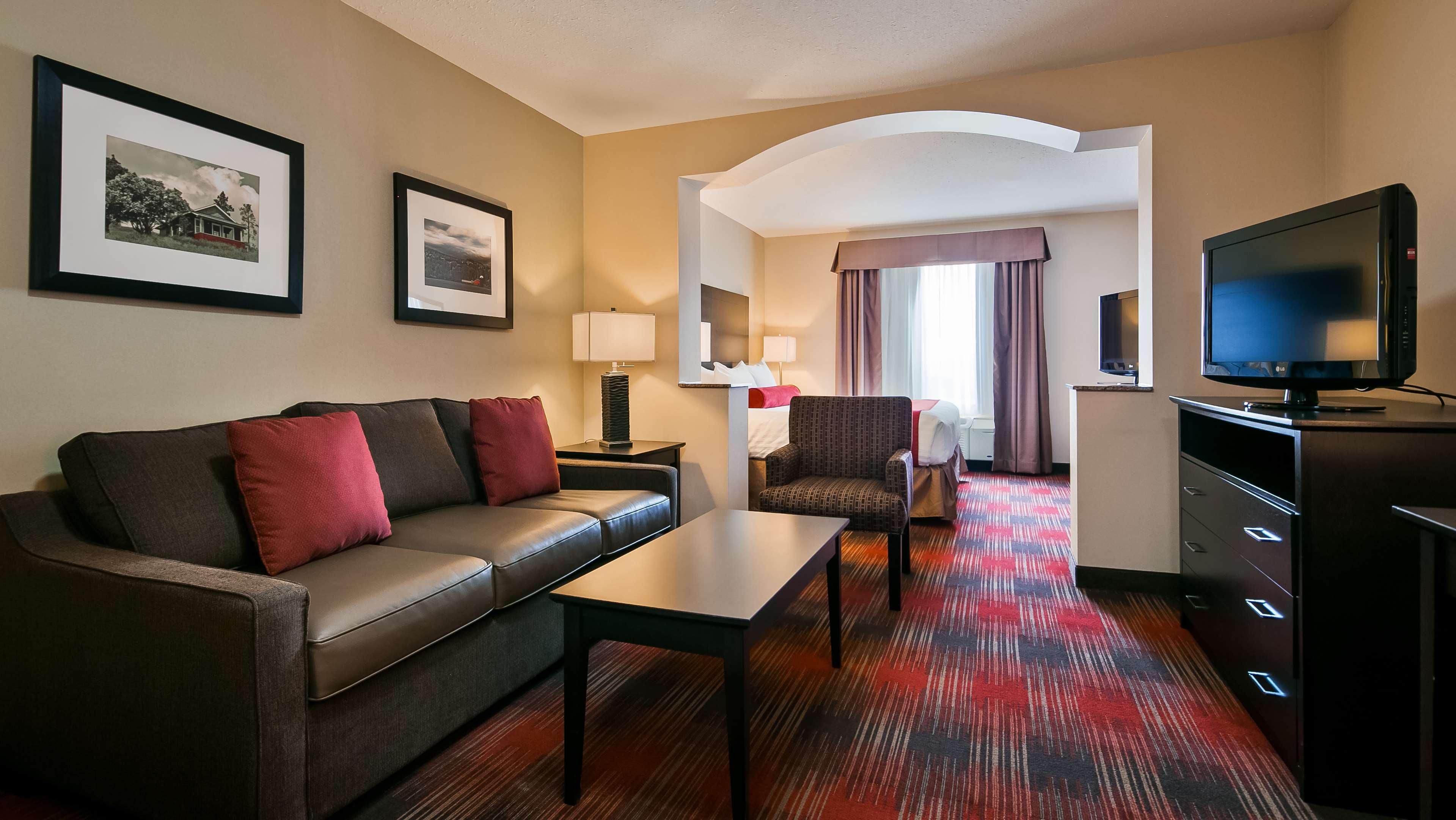 Best Western Plus Red Deer Inn & Suite Bagian luar foto