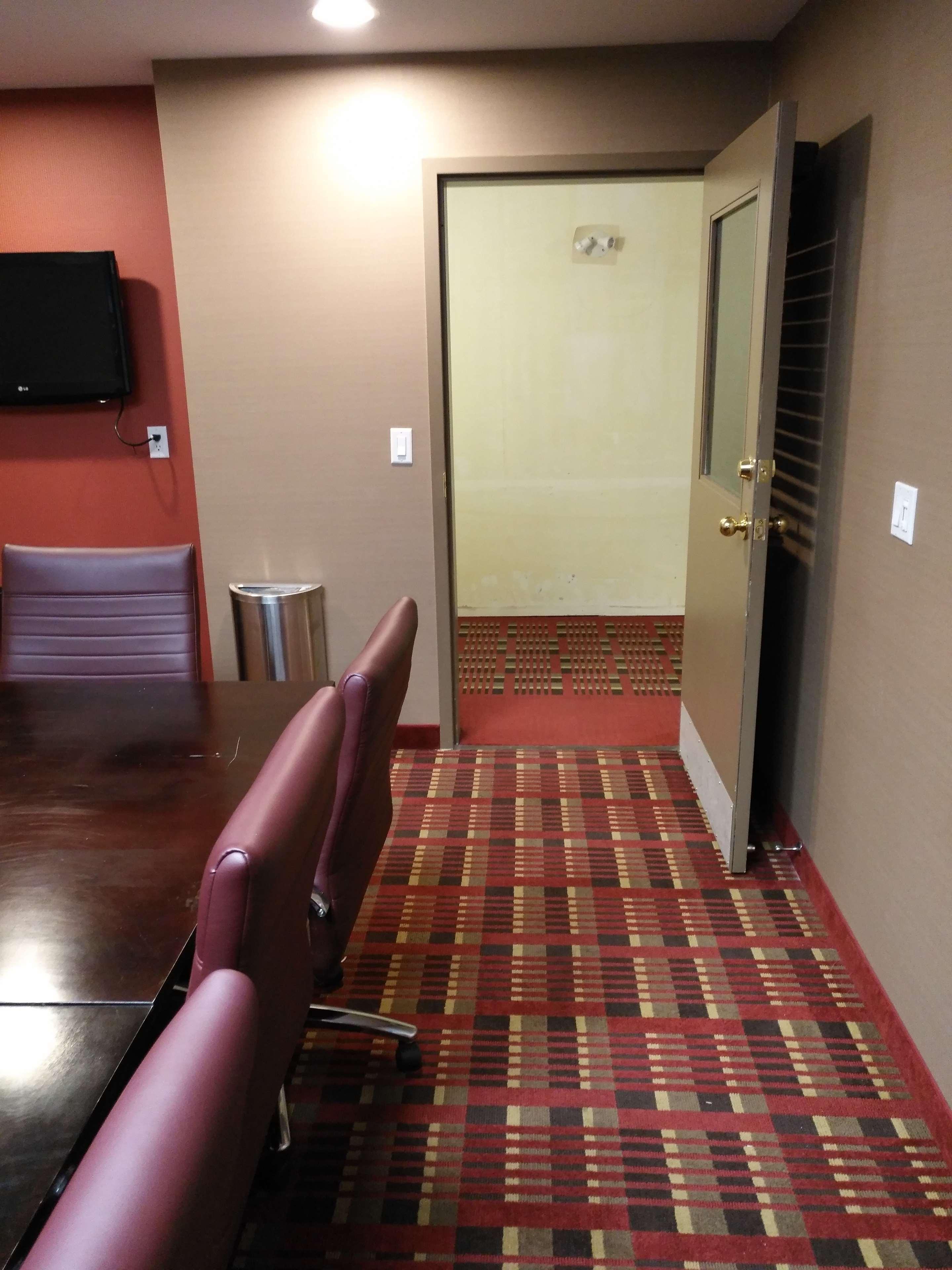 Best Western Plus Red Deer Inn & Suite Bagian luar foto