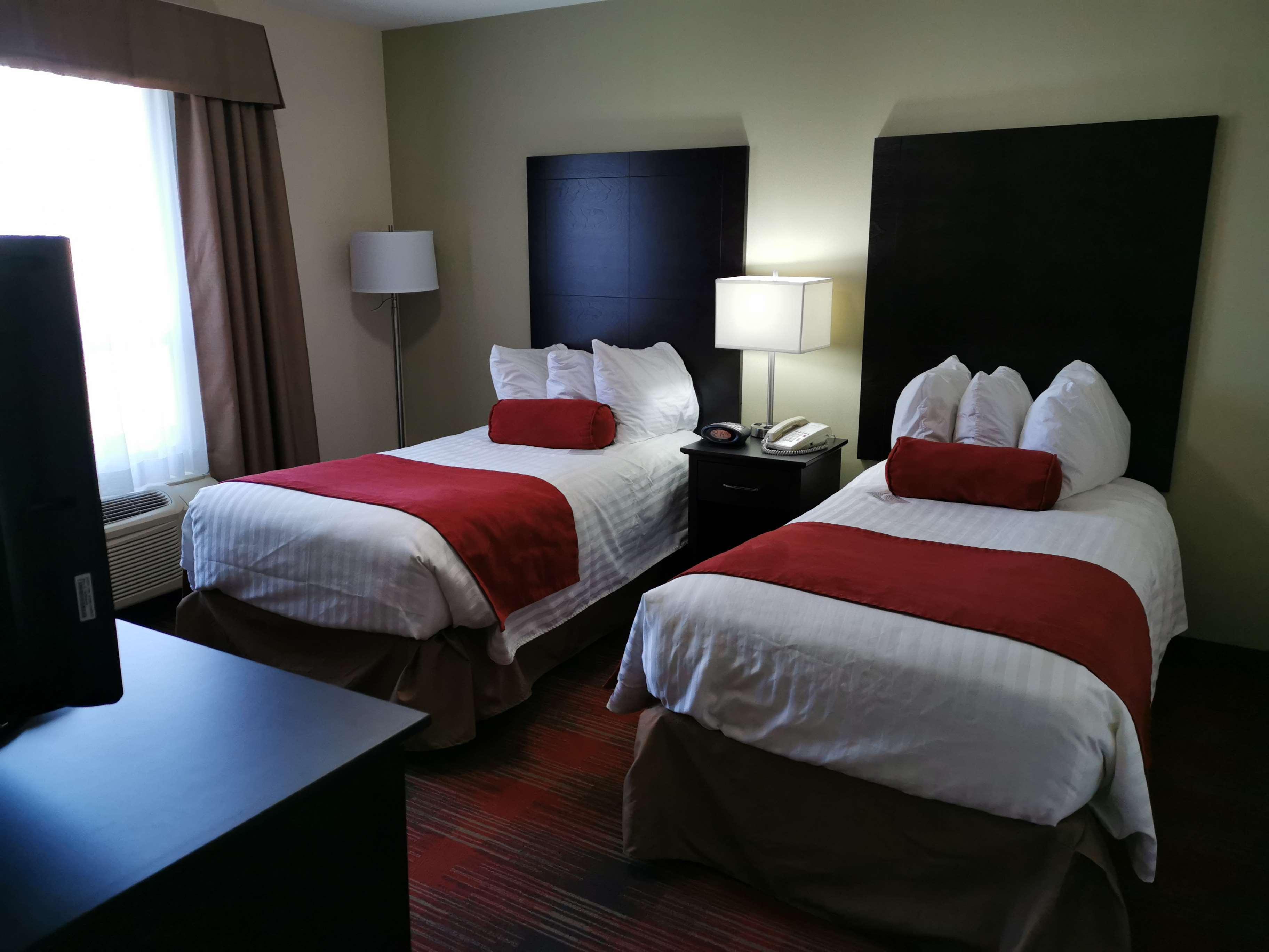 Best Western Plus Red Deer Inn & Suite Bagian luar foto