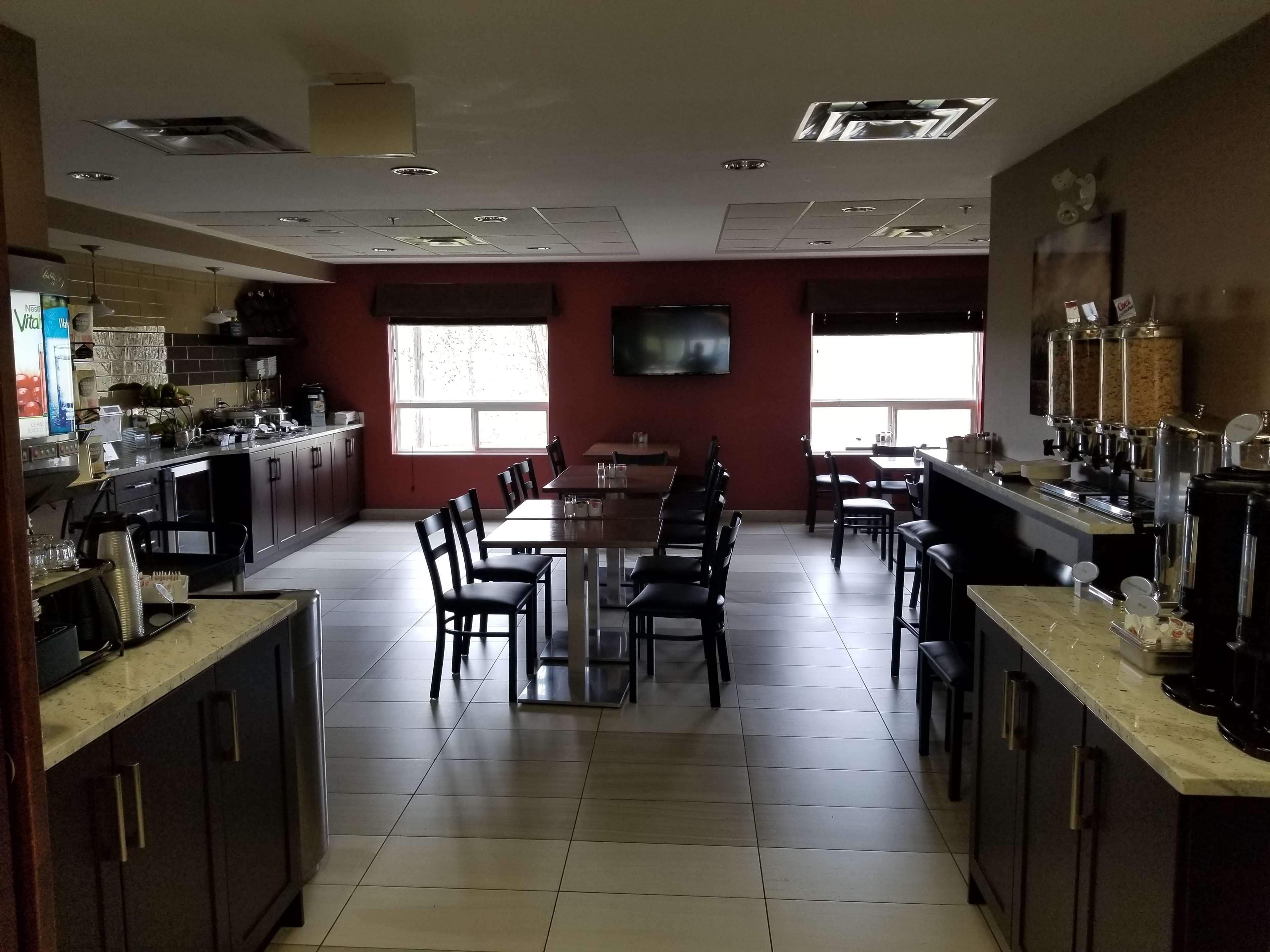 Best Western Plus Red Deer Inn & Suite Bagian luar foto