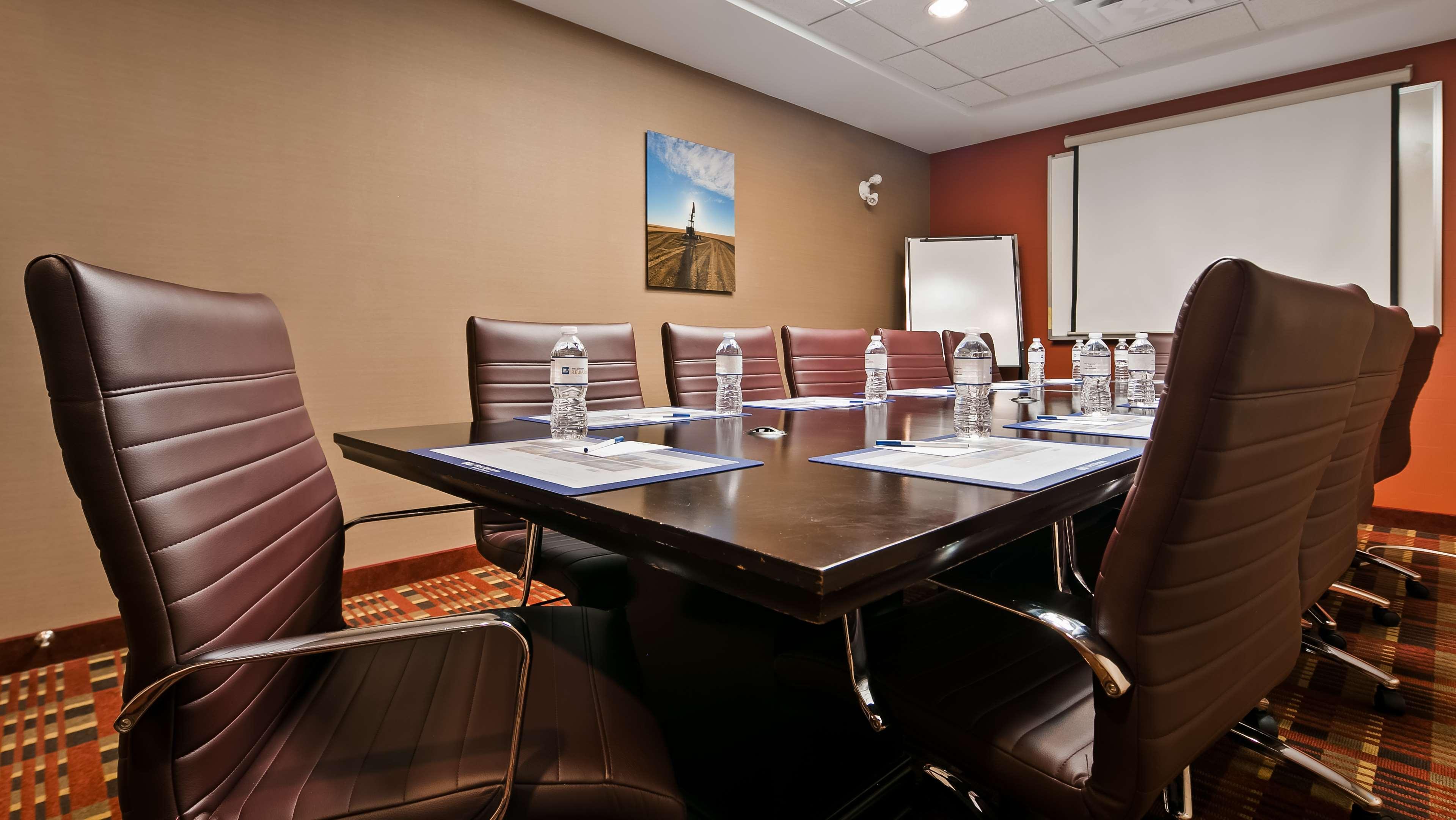 Best Western Plus Red Deer Inn & Suite Bagian luar foto