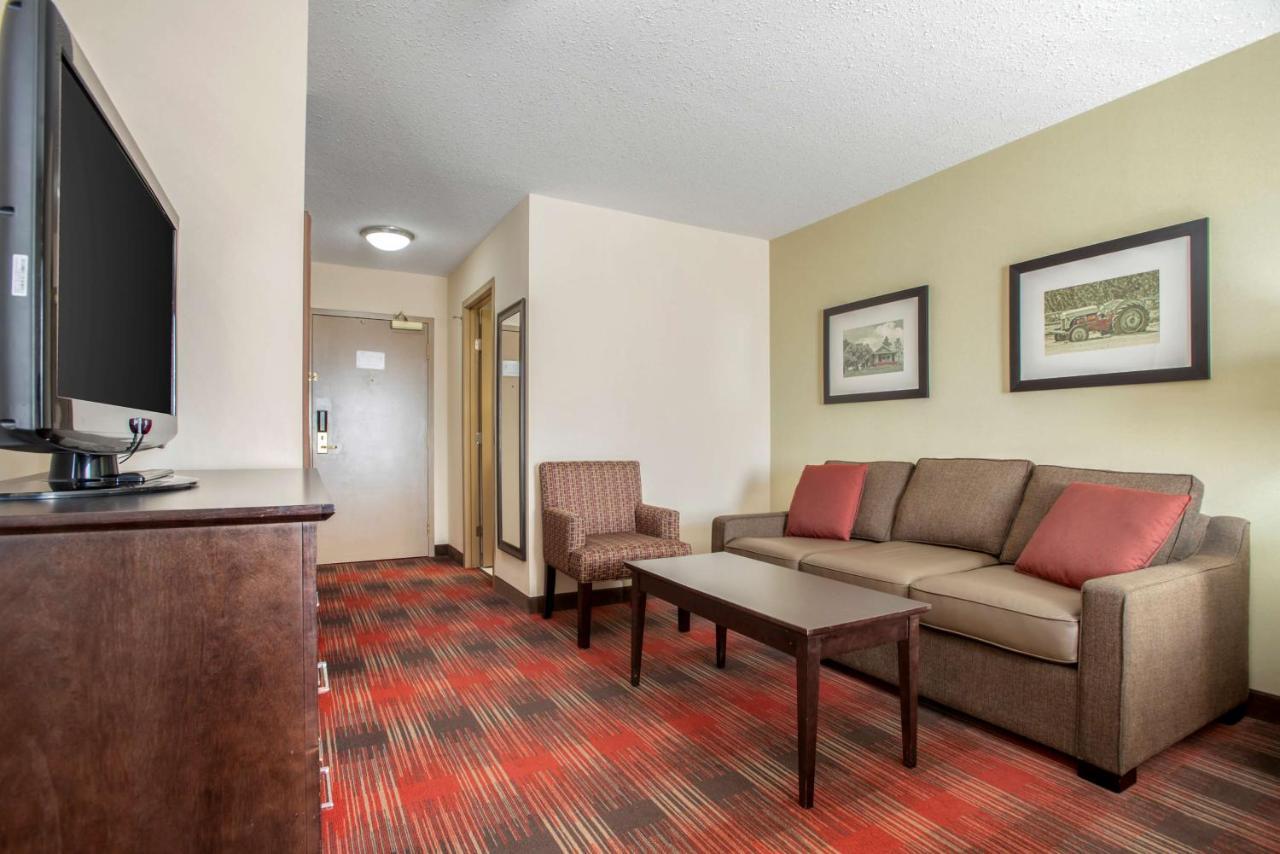 Best Western Plus Red Deer Inn & Suite Bagian luar foto
