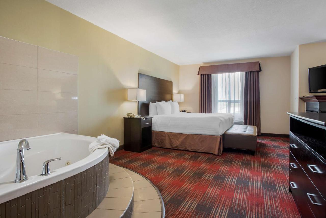 Best Western Plus Red Deer Inn & Suite Bagian luar foto