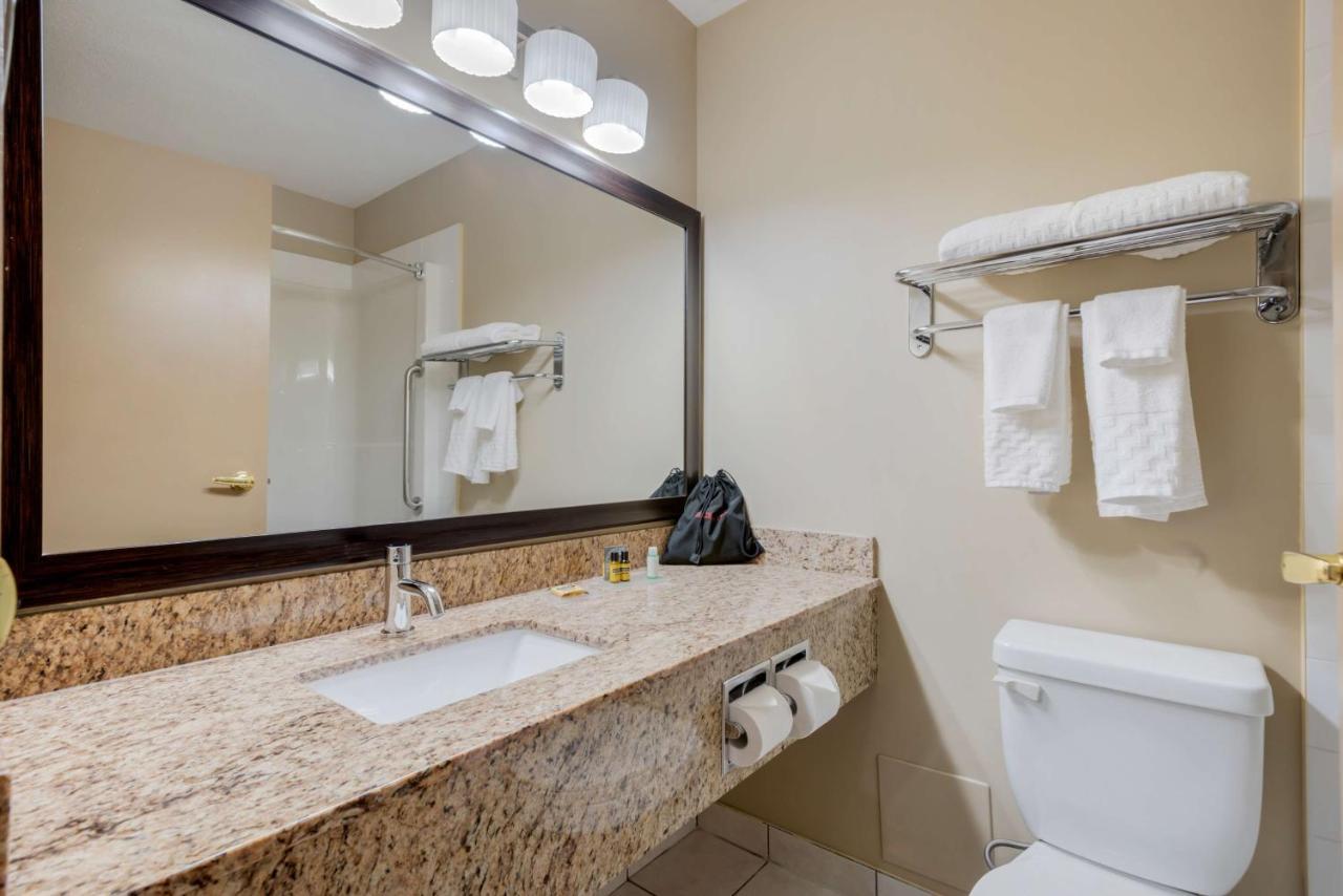 Best Western Plus Red Deer Inn & Suite Bagian luar foto
