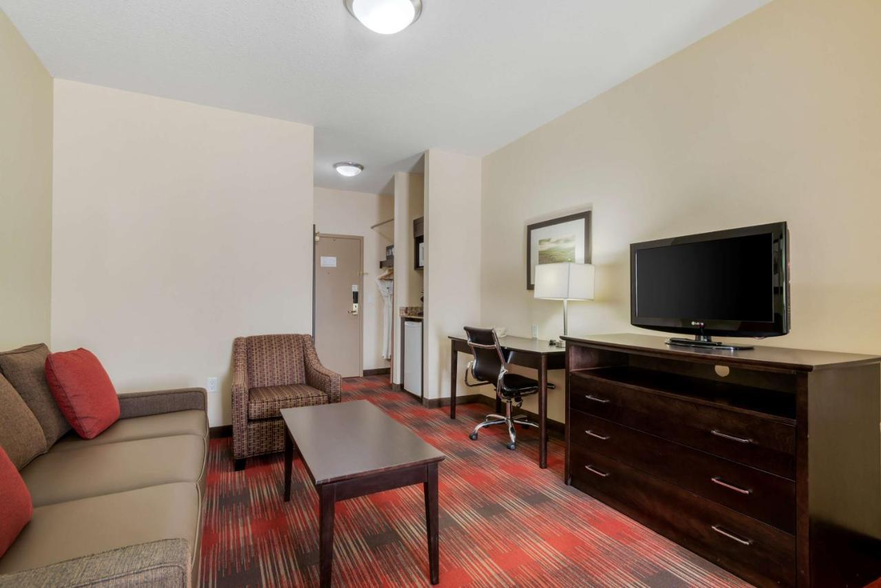 Best Western Plus Red Deer Inn & Suite Bagian luar foto