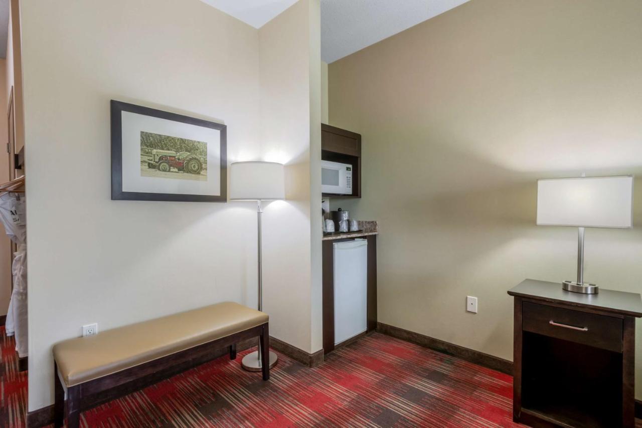 Best Western Plus Red Deer Inn & Suite Bagian luar foto