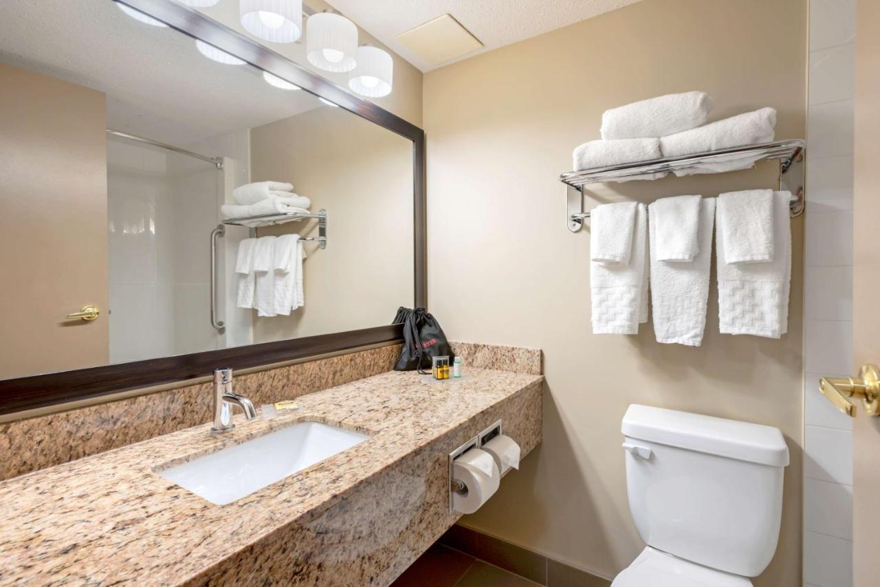 Best Western Plus Red Deer Inn & Suite Bagian luar foto