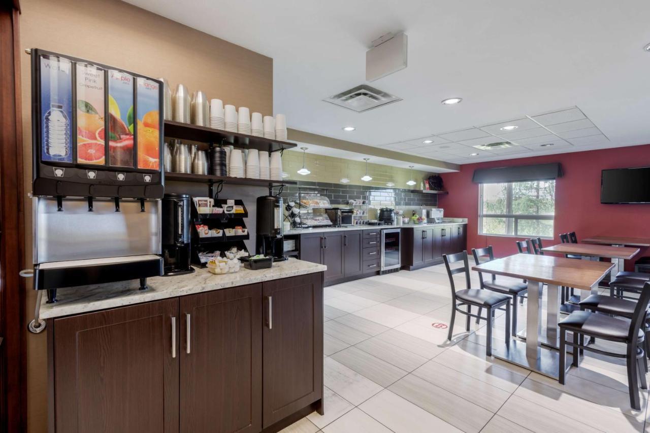 Best Western Plus Red Deer Inn & Suite Bagian luar foto