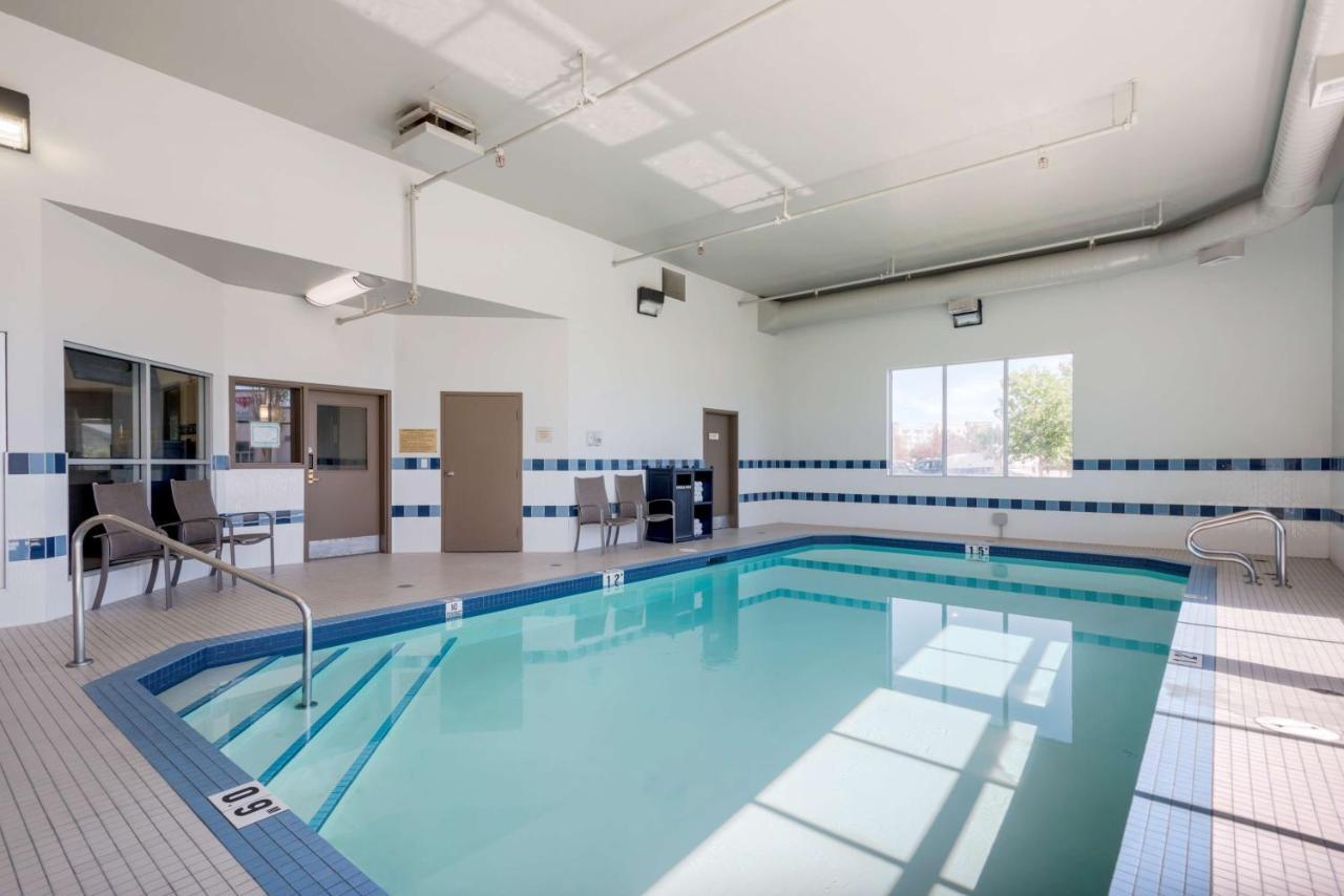 Best Western Plus Red Deer Inn & Suite Bagian luar foto