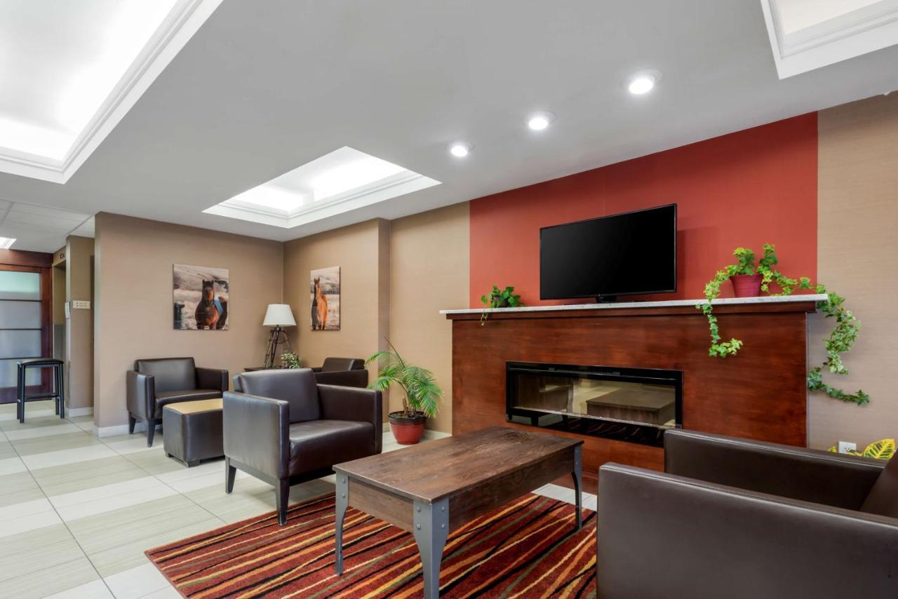 Best Western Plus Red Deer Inn & Suite Bagian luar foto