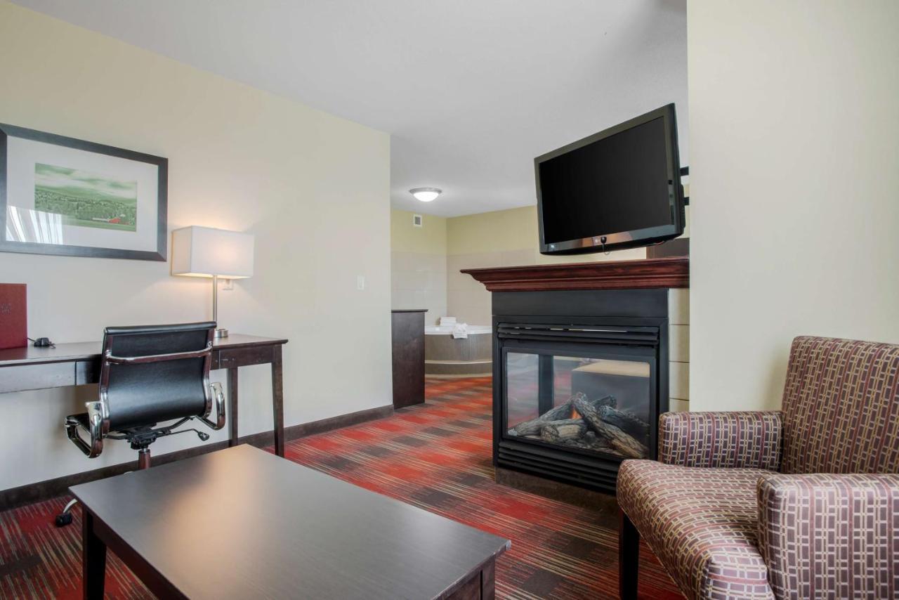 Best Western Plus Red Deer Inn & Suite Bagian luar foto
