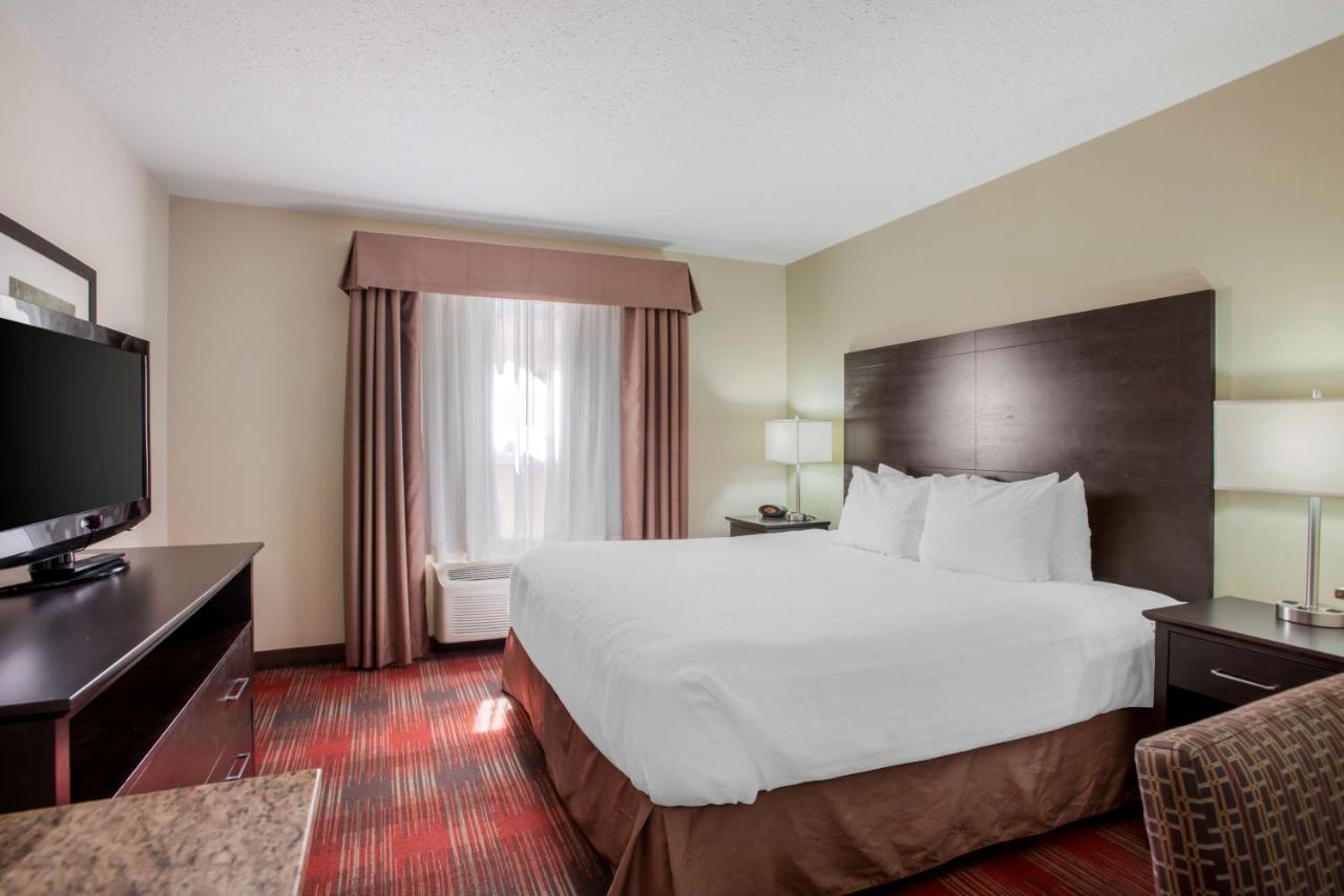 Best Western Plus Red Deer Inn & Suite Bagian luar foto