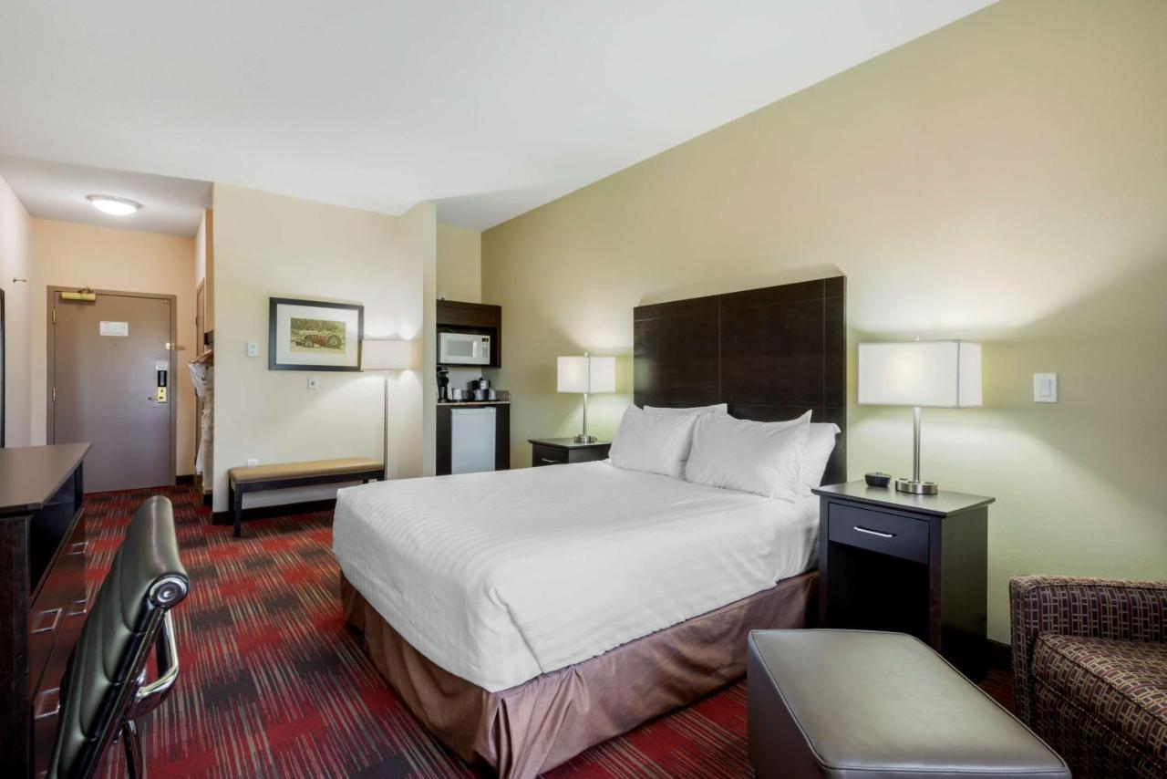 Best Western Plus Red Deer Inn & Suite Bagian luar foto