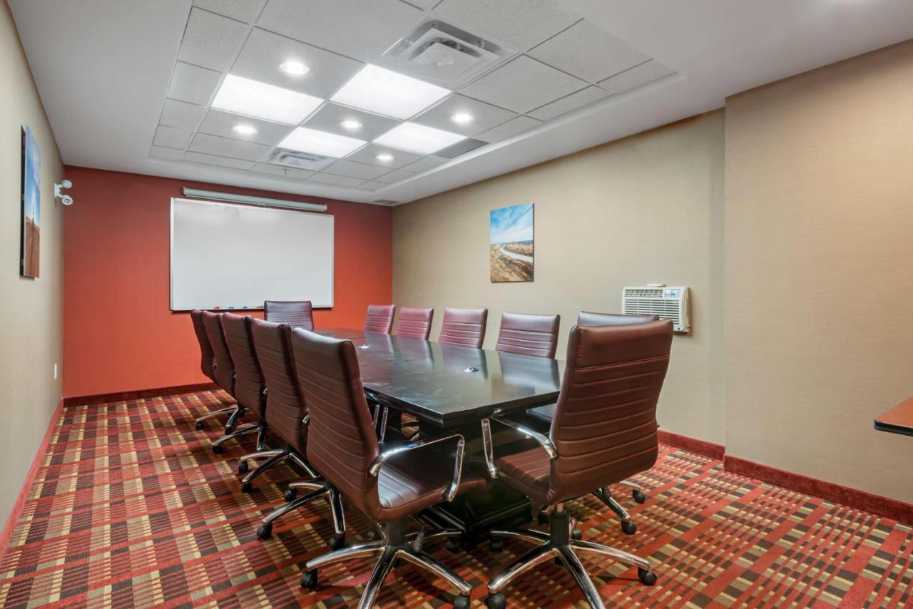 Best Western Plus Red Deer Inn & Suite Bagian luar foto