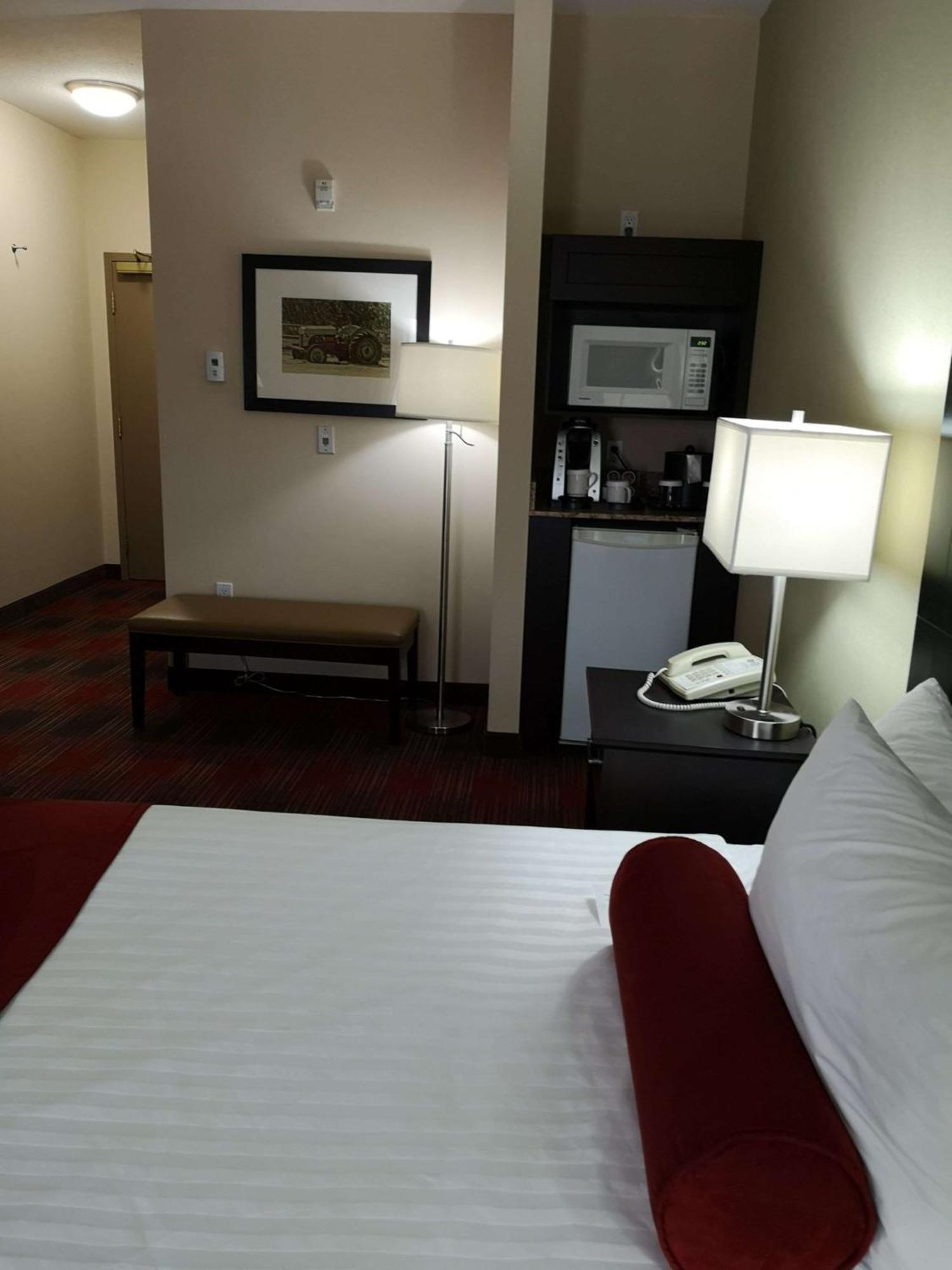 Best Western Plus Red Deer Inn & Suite Bagian luar foto