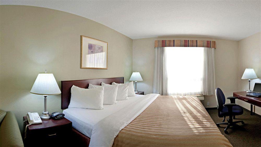 Best Western Plus Red Deer Inn & Suite Bagian luar foto